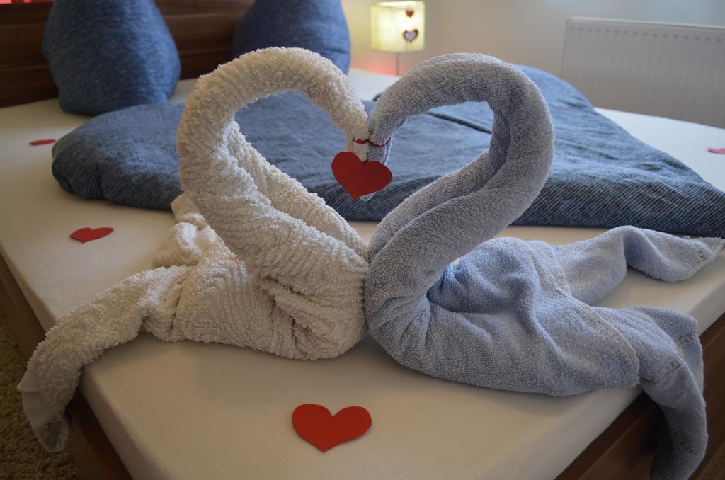 Апартаменты Balint & Timi Wellness Apartman Шиофок Экстерьер фото