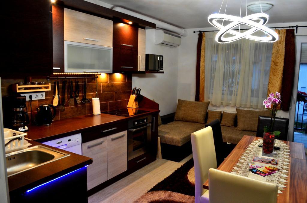 Апартаменты Balint & Timi Wellness Apartman Шиофок Номер фото