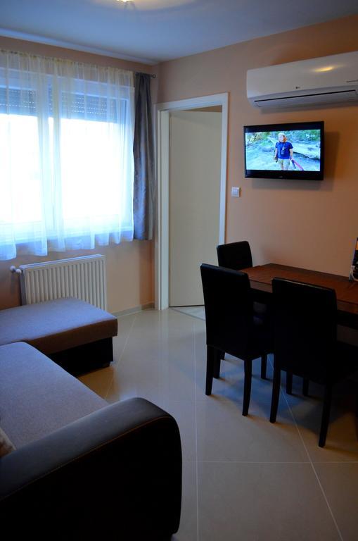 Апартаменты Balint & Timi Wellness Apartman Шиофок Экстерьер фото