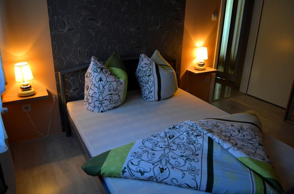 Апартаменты Balint & Timi Wellness Apartman Шиофок Экстерьер фото