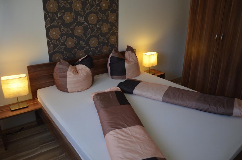 Апартаменты Balint & Timi Wellness Apartman Шиофок Экстерьер фото