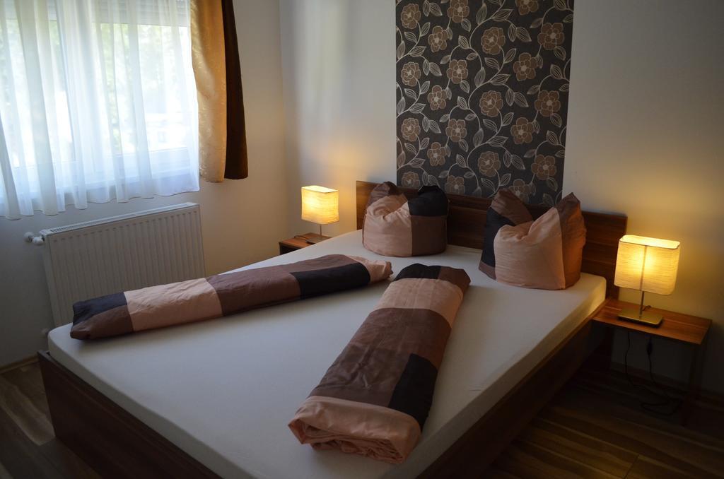 Апартаменты Balint & Timi Wellness Apartman Шиофок Экстерьер фото