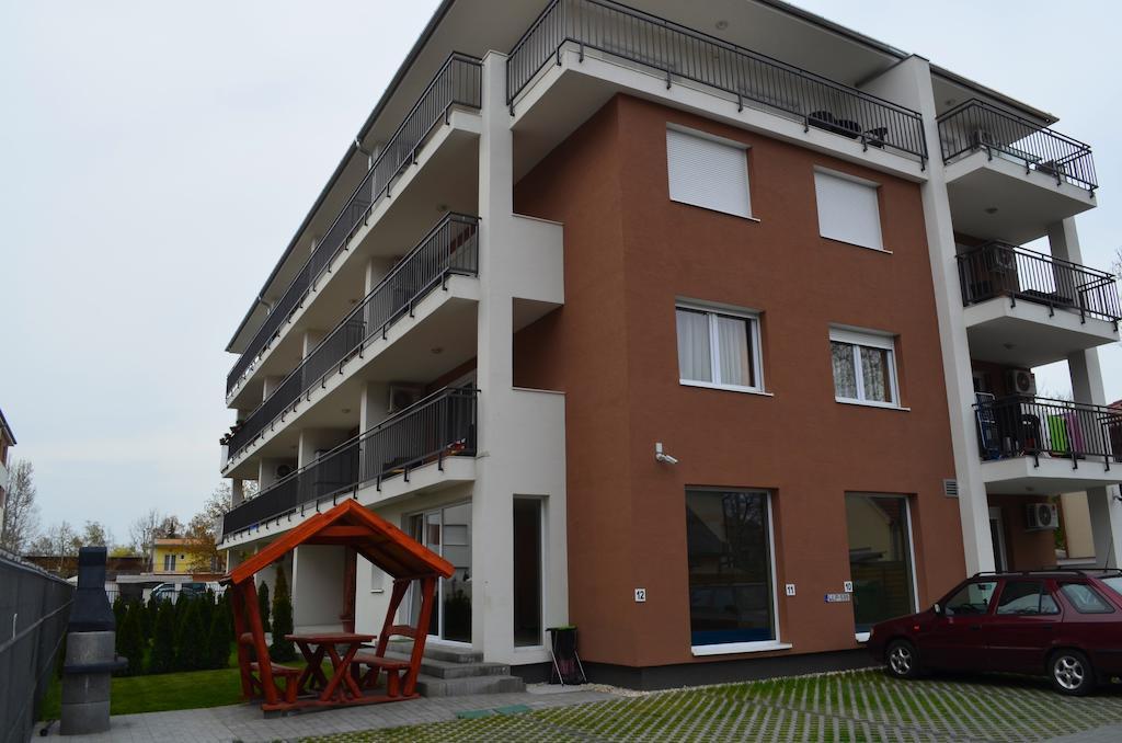 Апартаменты Balint & Timi Wellness Apartman Шиофок Экстерьер фото