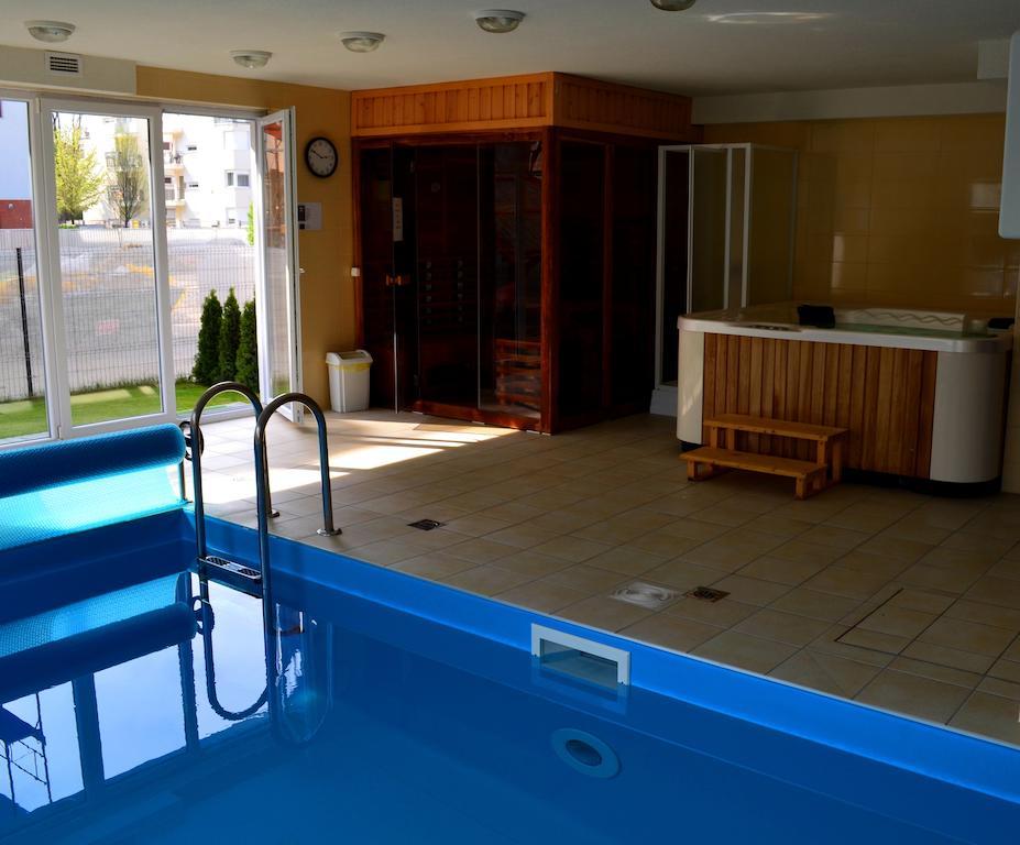 Апартаменты Balint & Timi Wellness Apartman Шиофок Экстерьер фото