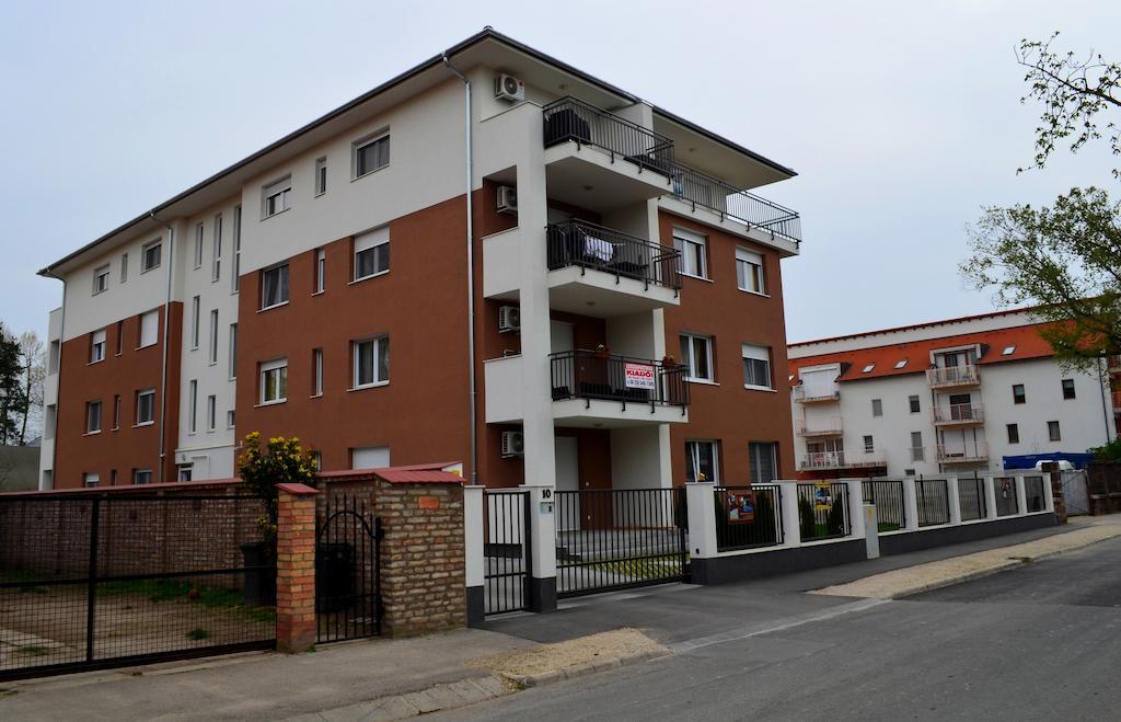 Апартаменты Balint & Timi Wellness Apartman Шиофок Экстерьер фото