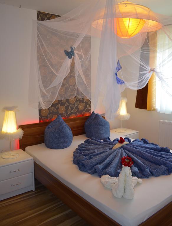 Апартаменты Balint & Timi Wellness Apartman Шиофок Экстерьер фото