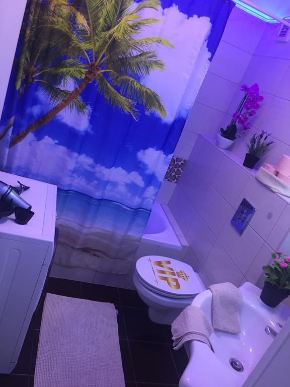 Апартаменты Balint & Timi Wellness Apartman Шиофок Экстерьер фото