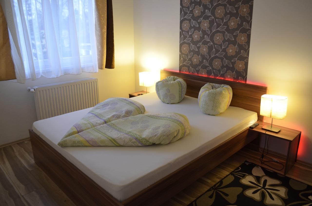Апартаменты Balint & Timi Wellness Apartman Шиофок Экстерьер фото