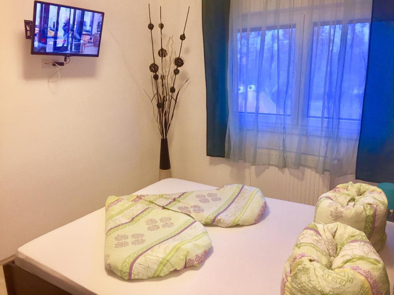 Апартаменты Balint & Timi Wellness Apartman Шиофок Экстерьер фото