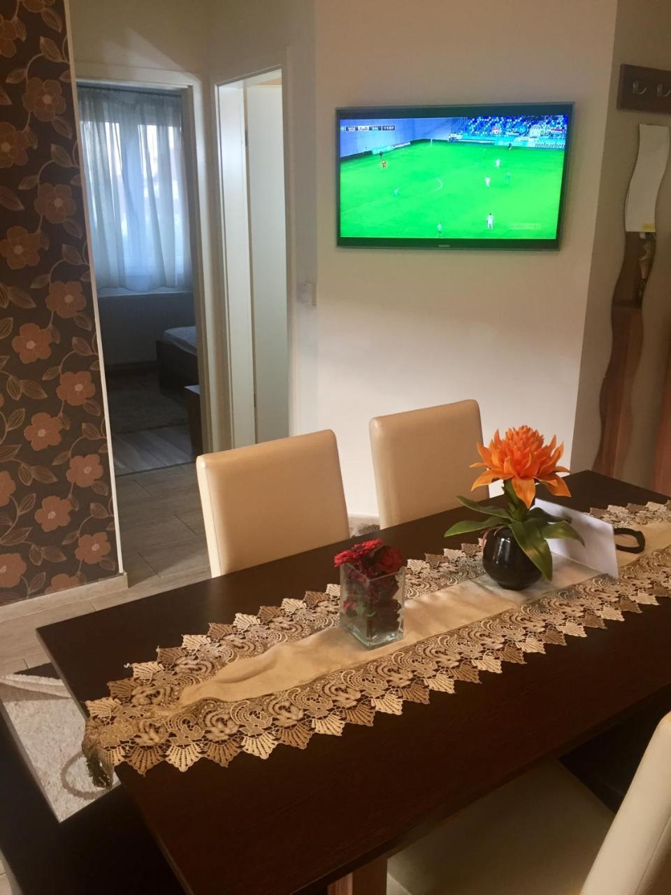 Апартаменты Balint & Timi Wellness Apartman Шиофок Экстерьер фото