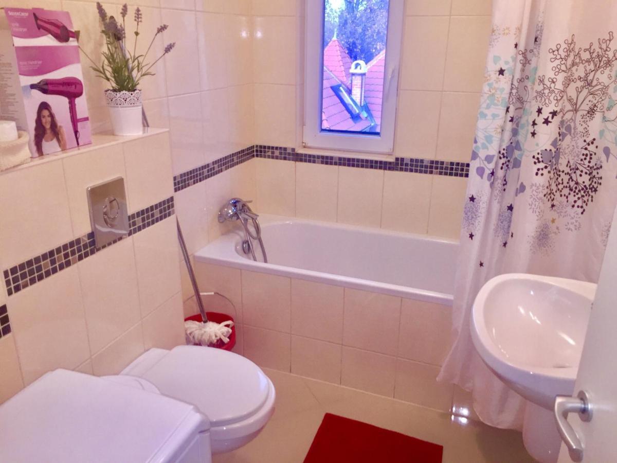 Апартаменты Balint & Timi Wellness Apartman Шиофок Экстерьер фото